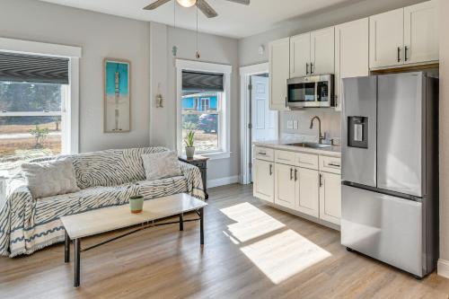 Outer Banks Couple’s Escape Near Beach & Gardens!