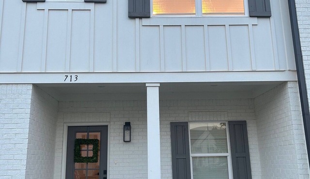 Oxford Townhome, 3 Master Suites, Minutes to Campus & Square! in Oxford