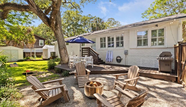 Palms of Hart- 2 Blocks From Beach, Dog Friendly