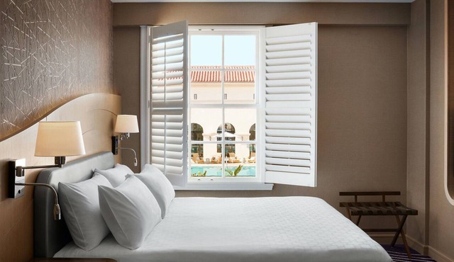 Pasadena Hotel & Pool, Deluxe Pool View Room with One King Bed, Parking in Pasadena