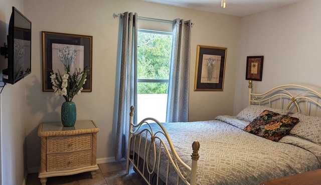 Peaceful 3-bedroom house with AC in New Port Richey Close to Town in New Port Richey