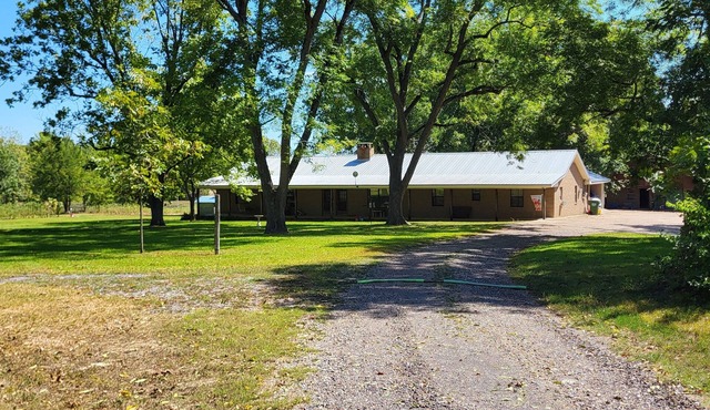 Peaceful and quiet 2-bedroom apartment with WiFi, AC in Macon. in Macon