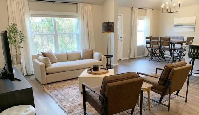 Peaceful home, conveniently located!