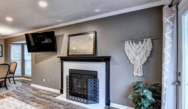 "Peachtree Haven", Single story duplex. Dine in downtown Alpharetta/shop Avalon in Alpharetta