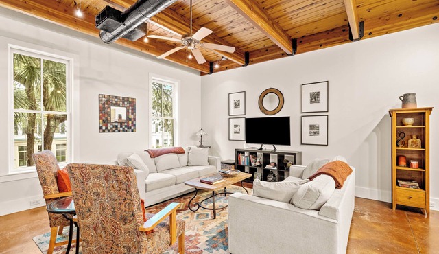 PERFECT GETAWAY in the Heart of Sought-After Habersham, Sleeps 5