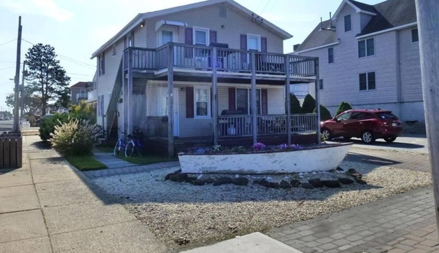 Pet Friendly 2 Bedroom Duplex in Ship Bottom