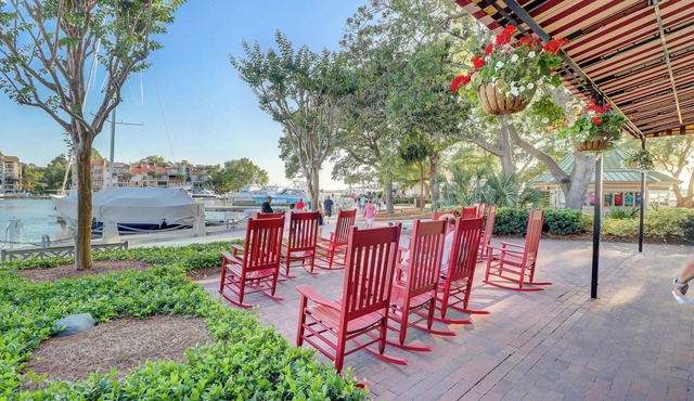 Pet friendly centrally located villa in Sea Pines!