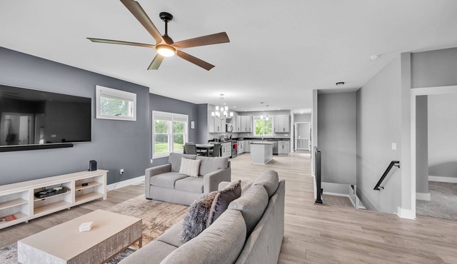 Pet-friendly Getaway With Golf & Private Patio Retreat 4 Bedroom Home in South Bend