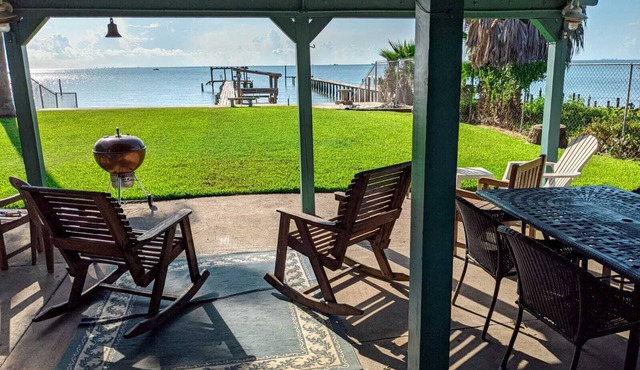 Pet-Friendly Waterfront Bayhouse with 300-Ft Fishing Pier in San Leon