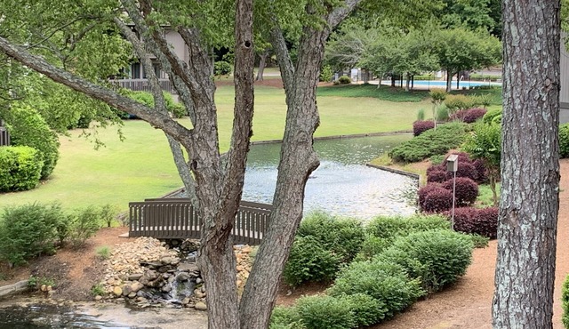 Pinehurst 2BR 2B Condo on lake, seasonal pool, just 1.5 mi to Pinehurst Resort in Pinehurst