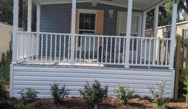 PK's Bungalow! Located just two doors down from the world famous KP Hole in Dunnellon