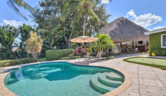 Poolside Paradise w/Tropical Hut in Palm Beach in Palm Beach Gardens