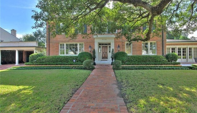Privacy & Security: Gated Mansion in Exclusive Nola Neighborhood in Metairie