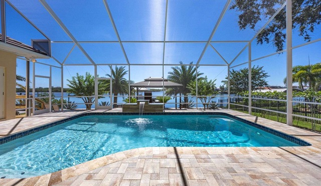 Private Beach & Pool Retreat, Dock, Kayaks & Dolphin Views - Seabird Shenanigans - Roelens in Apollo Beach