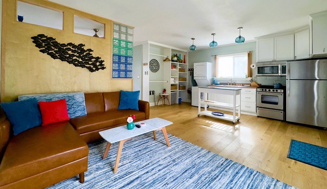 Private Detached Guest House Close to Historic Charleston
