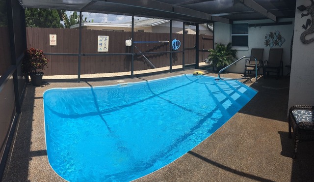 Private Heated Pool Home / Just Minutes From The Gulf / Sleeps 9 in Port Richey