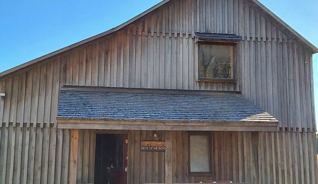 Private, rustic country home with hot tub, movie theater and a view
