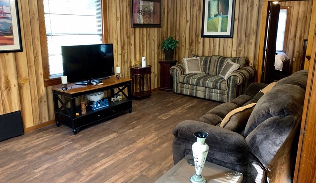 Quaint little farmhouse minutes away from Greers Ferry Lake in Heber Springs