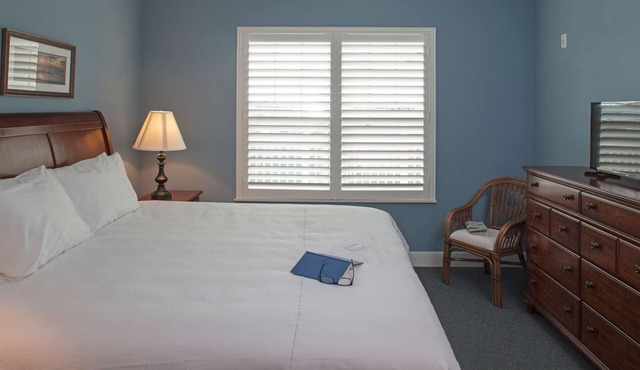 Quiet Oasis w/Washer & Dryer Just Steps from the Dock and Waterfront Views