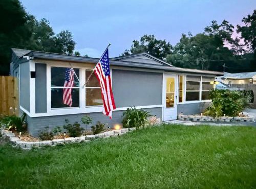 Relax Explore Boat Parking & Fenced yard in Crystal River