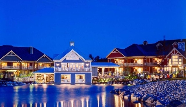 Relaxing Room w/Balcony & Fireplace l Easy Access to Skiing & Outdoor Fun in Blue Mountains