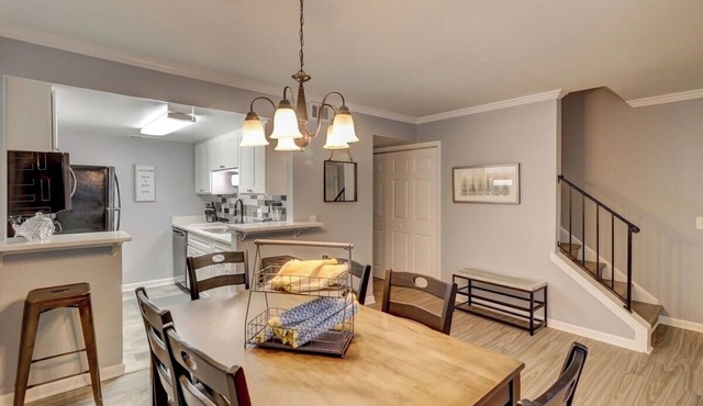 Renovated 2BR Hilton Head Home Walk to Shops
