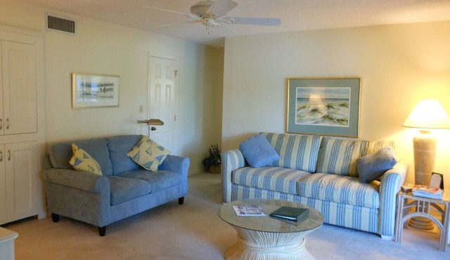 * Resort & Pool Privileges* East Beach Turtle Cove on Lagoon * Great Location*