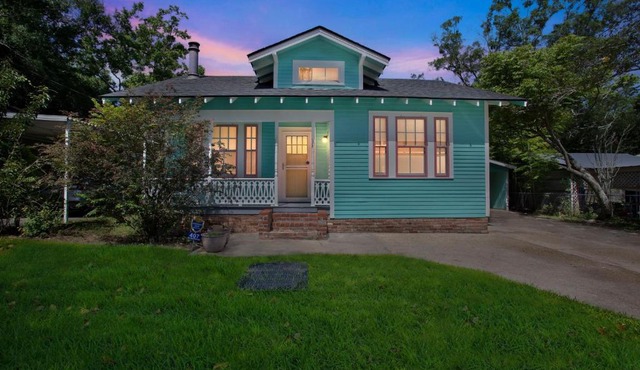 Retro Revival with Modern Comfort - A Mid-Century Gem in Gonzales LA in Gonzales