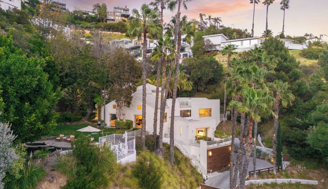 Rising Glen - Your Dream Home in The Heart of The Iconic Hollywood Hills!