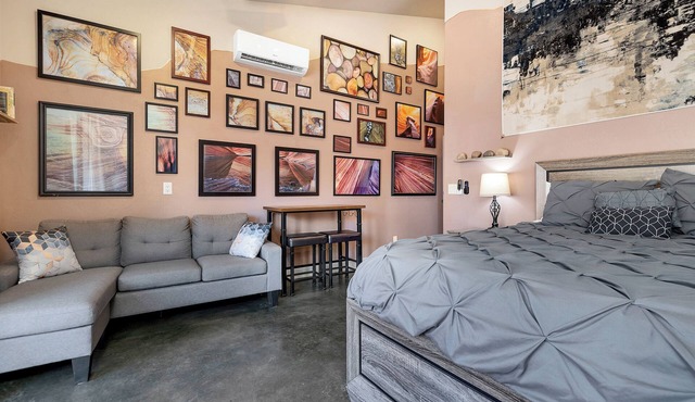 River Rock Studio w/private courtyard, 20 minutes to Zion in Virgin