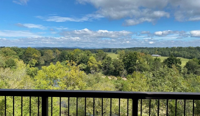 Rivers Bend Cabin, Stunning Caddo River & Ouachita Mountain Views