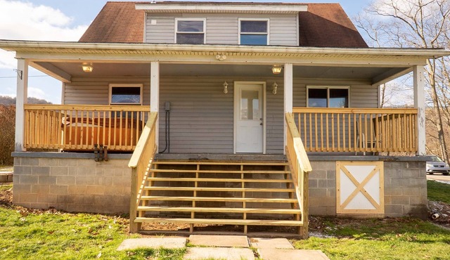 Riverside Cottage | 3BR,2BA, Hot Tub, Direct River Access! in Confluence