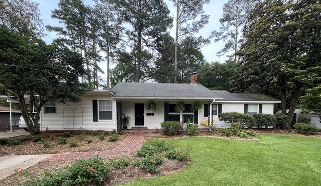 Robert Garden Suite - Modern Eclectic City Garden Home in Ruston