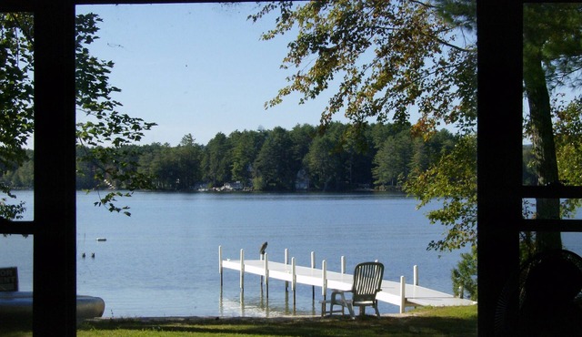 Sandy waterfront, grass yard, 40' private dock. Foliage week special-Book now! in Moultonborough