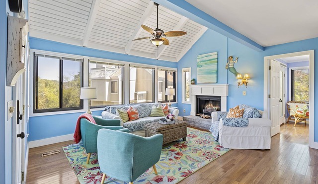Seabrook Villa with loft and marsh views! Pet Friendly! Walk to Beach!