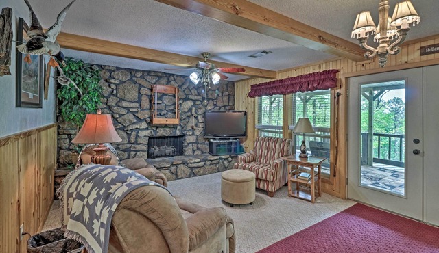 Secluded Edgemont Getaway w/Huge Outdoor Deck!