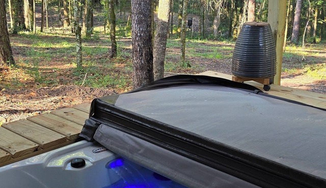 Serene 2-bedroom Tiny house with AC in the Woods in Sumrall in Sumrall