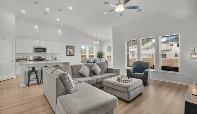 Serene Stay in Savannah`s Residential Heaven