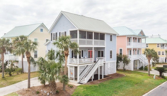 Shipwatch Beach House - Ocean Views! Shared Pool!