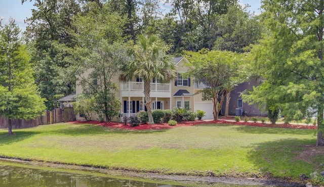 Six Rooms~FirePit~Balcony~Screend Patio~CoffeeBar