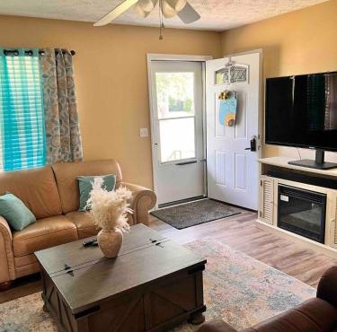 Sleeps 10 Travelers Haven in Vidalia