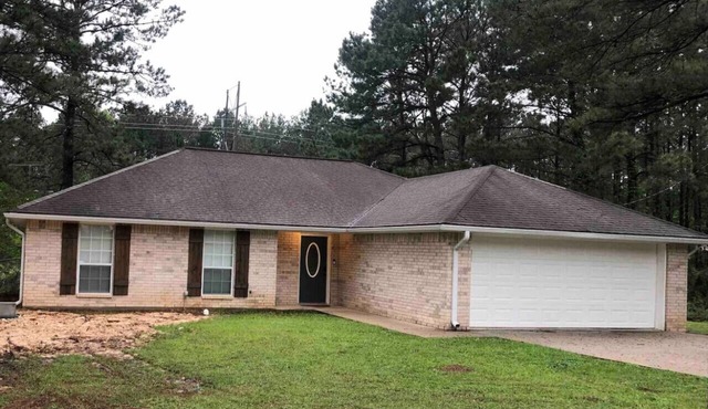 Southern Charm 3B/2B Brick home in Leesville