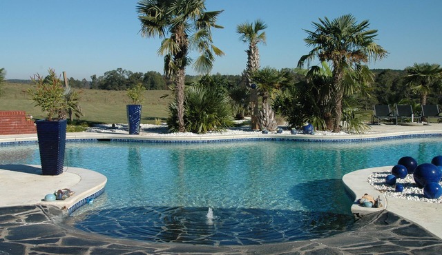 SOUTHERN CHARM ESTATE: Monroe’s Chic Style Retreat. Vacation Like Celebrity! in Monroe