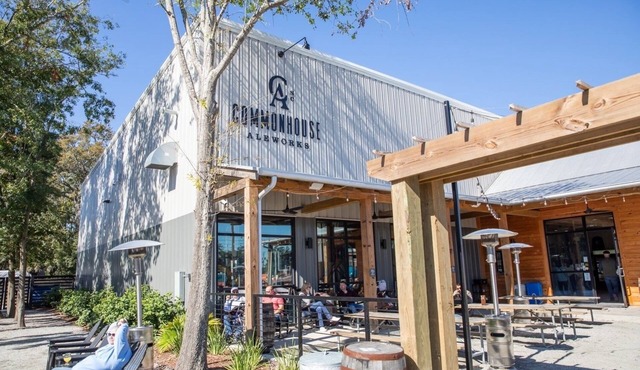 Southern Charm — 10 min. from the airport!