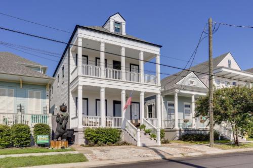 Southern Colonial Escape w/Pool in NOLA! in New Orleans