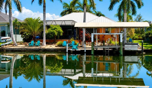 Spa 🌴Tropical Waterfront 🏝️Heated Pool🏖️Beach