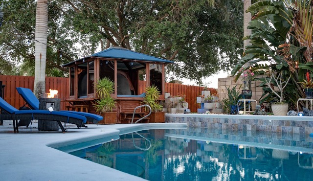 Space Coast Oasis Solar Heated Pool, Hot Tub, Movie Theater & Aquarium in Melbourne