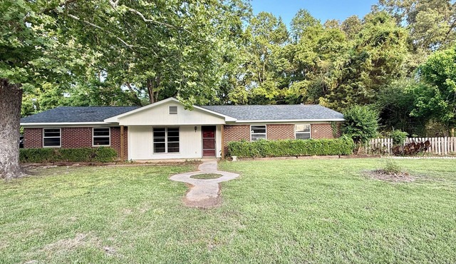 Spacious 3BR Home. Sleeps 8. Quiet Area. Close to Town. in Vicksburg