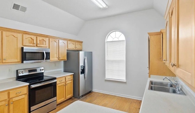 Spacious 4-bedroom house in charming Southaven