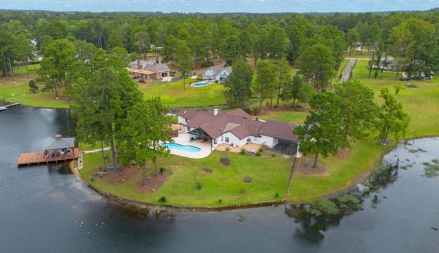 Spacious 5-bedroom lake home with WiFi, AC in charming Hattiesburg